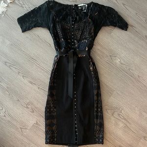 Beautiful dress that fits like a glove. A true size 4.